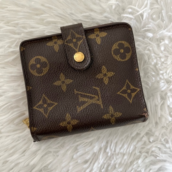 Louis Vuitton Handbags - Authentic 💯LOUIS VUITTON MONOGRAM CANVAS COMPACT WALLET